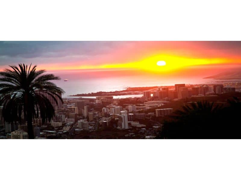 Catching the Sunset at Tantalus Lookout